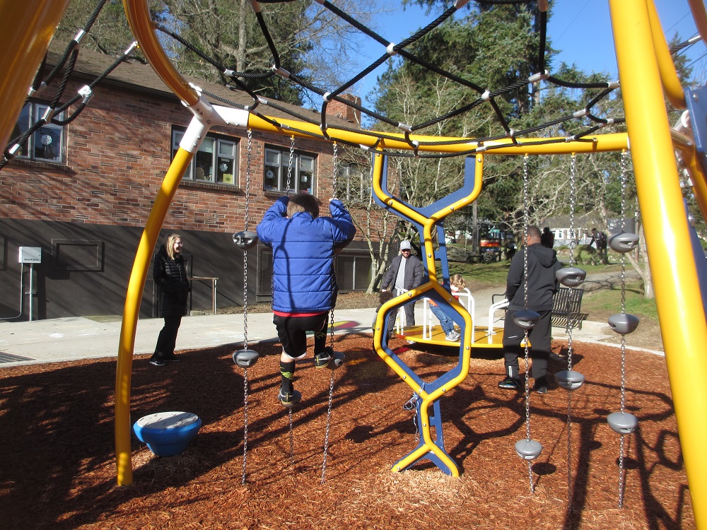 Victory Heights rope climber