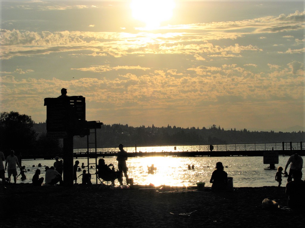 Gene Coulon Memorial Beach Park at sunset best beaches for families around Seattle