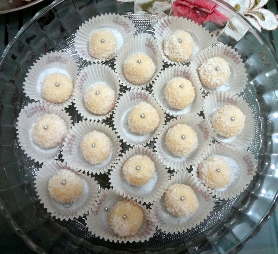 Coconut ladoo 