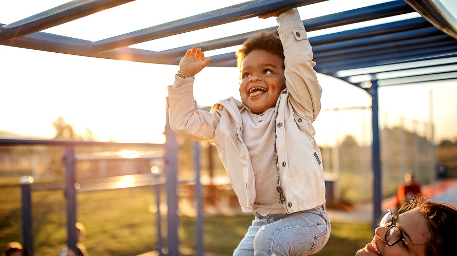kid-on-monkey-bars