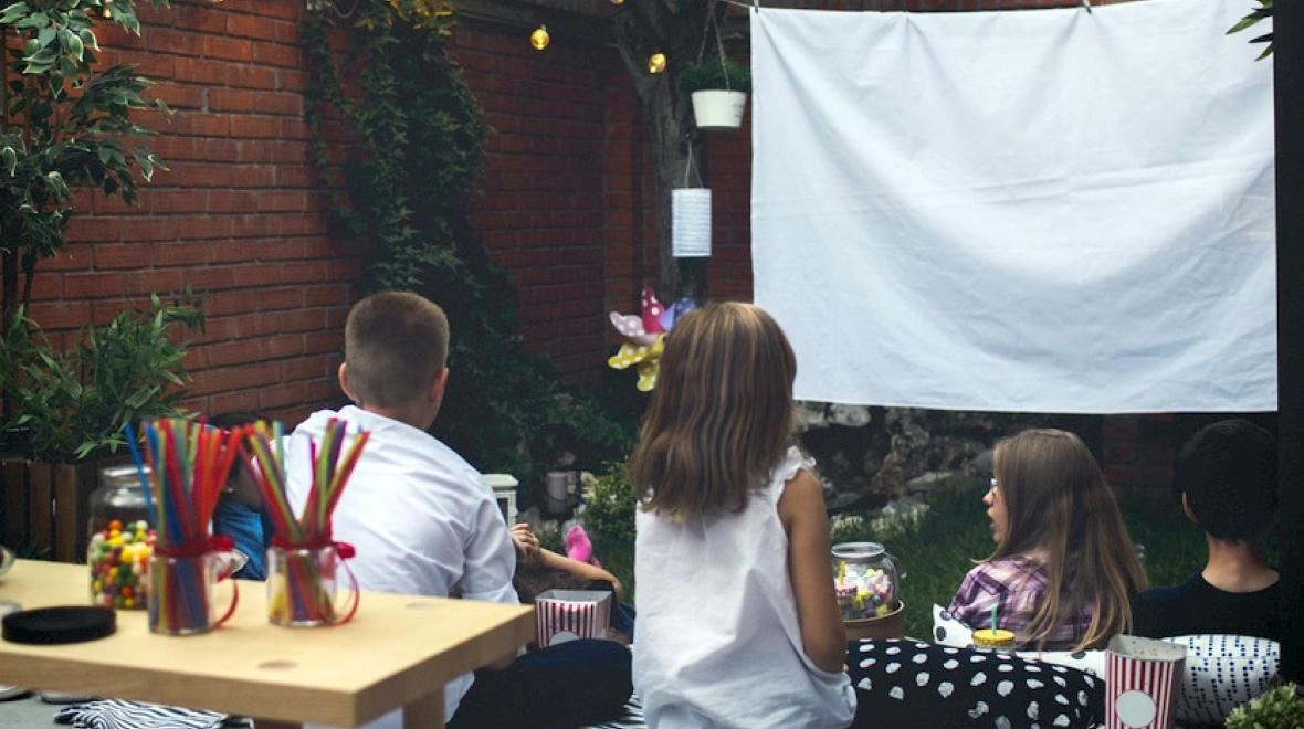 kid-movie-night-outside