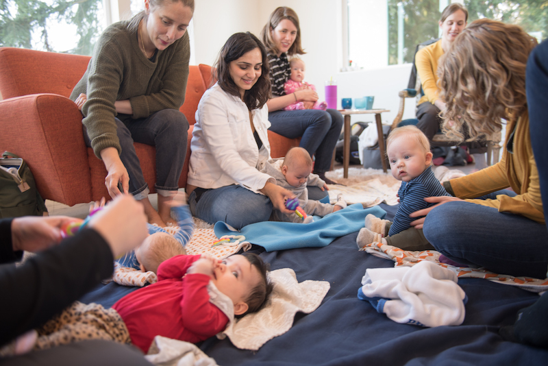 Parents and babies gather in PEPS group in Seattle home
