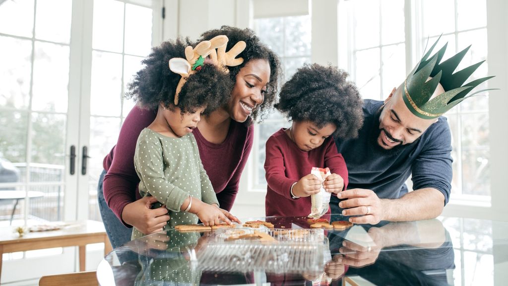 12 Adorable Holiday Treats to Make With Kids