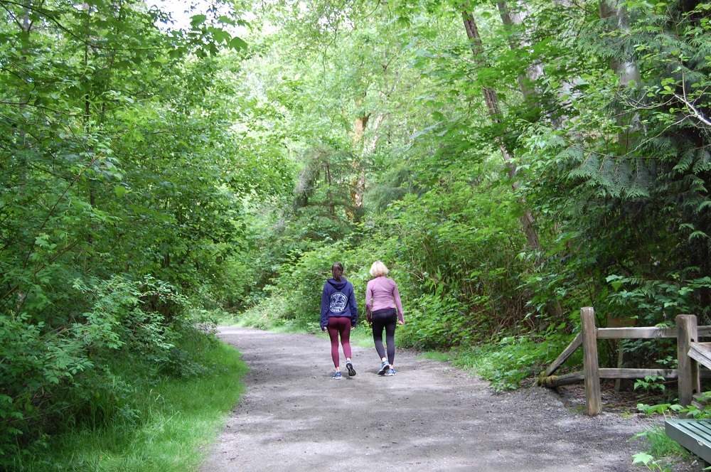 Puget-Creek-Trail-family-hikes-to-water-tacoma-kids