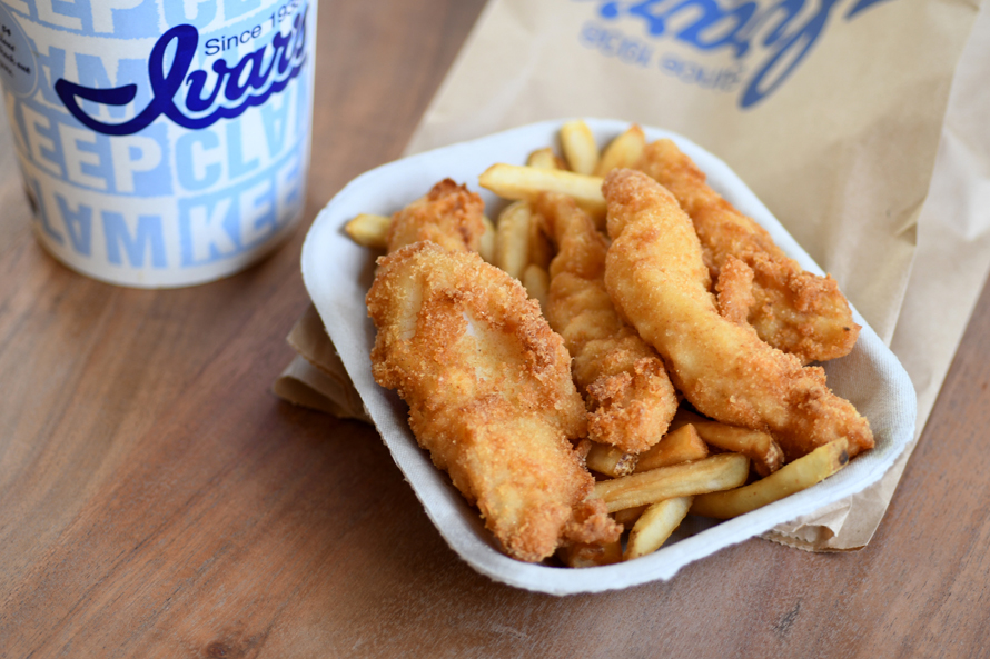 ivar's fish bar fish sticks and to-go cup on a table along the Seattle waterfront restaurats
