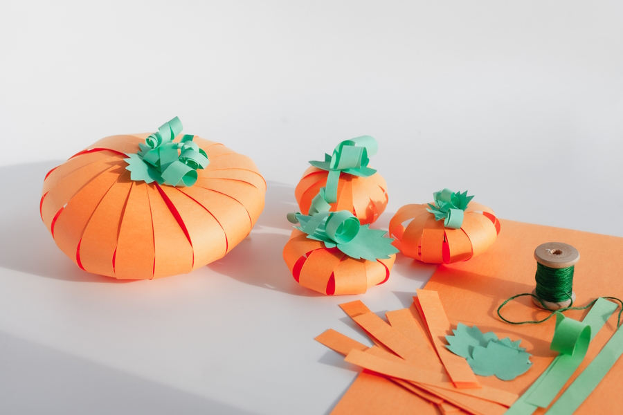 Paper pumpkins Halloween craft and activity