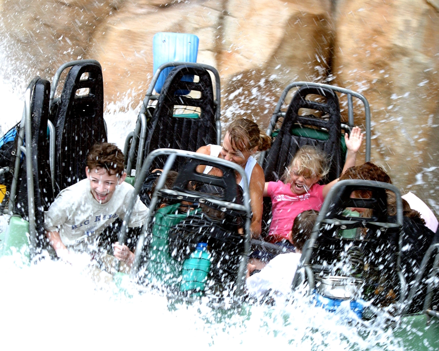 Grizzly-River-Run thrilling white-water raft adventure in Disney California Adventure Park in