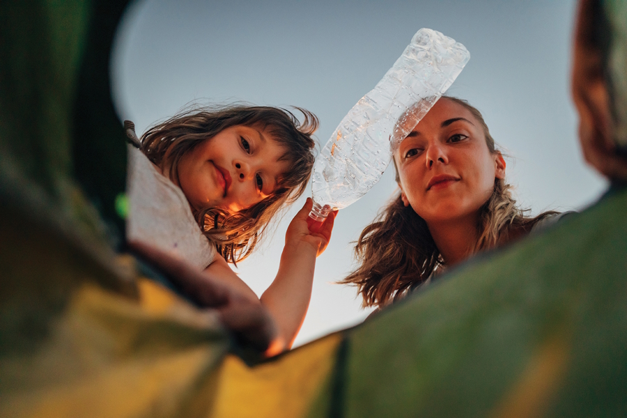 Family that work for sustainability, Mom and daughter recycling trash
