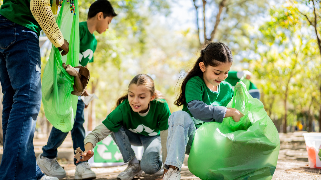 kids picking up trash at a volunteer event