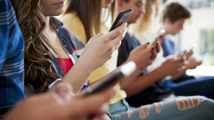 Should School Days Be Phone-Free?