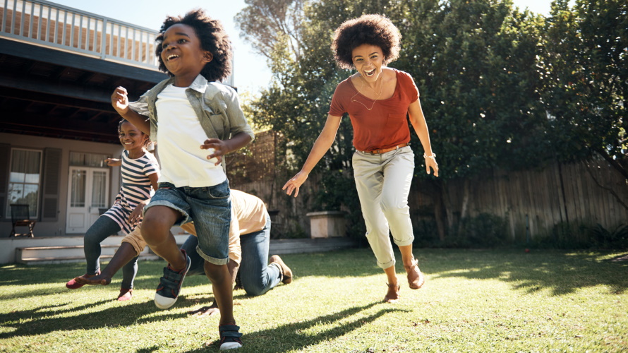Kid-running-in-backyard