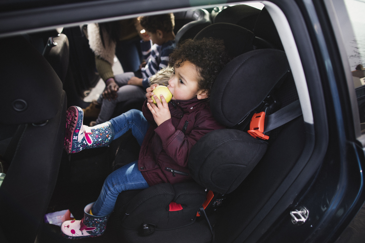 Kid-eating-snack-in-car