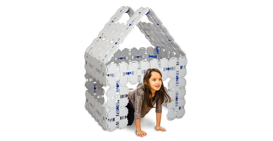 Girl-in-fort