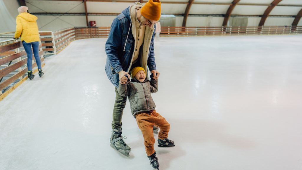 8 Pro Tips for Teaching Kids to Ice-Skate
