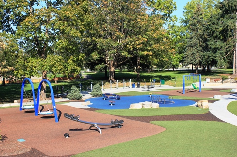 Les-Gove-park-Auburn-playgrounds-with-fitness-equipment-for-grown-ups