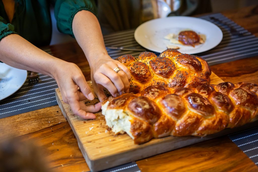 Challah! Symbolic Jewish New Year Food to Celebrate With Family
