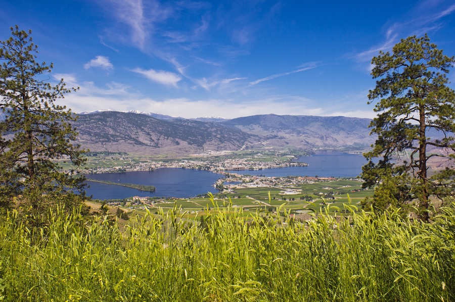 Osoyoos lake and town