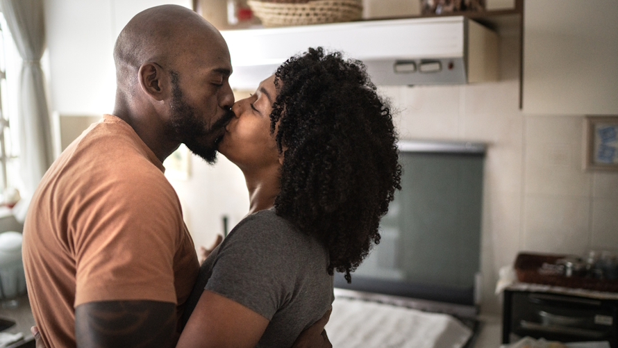couple kissing