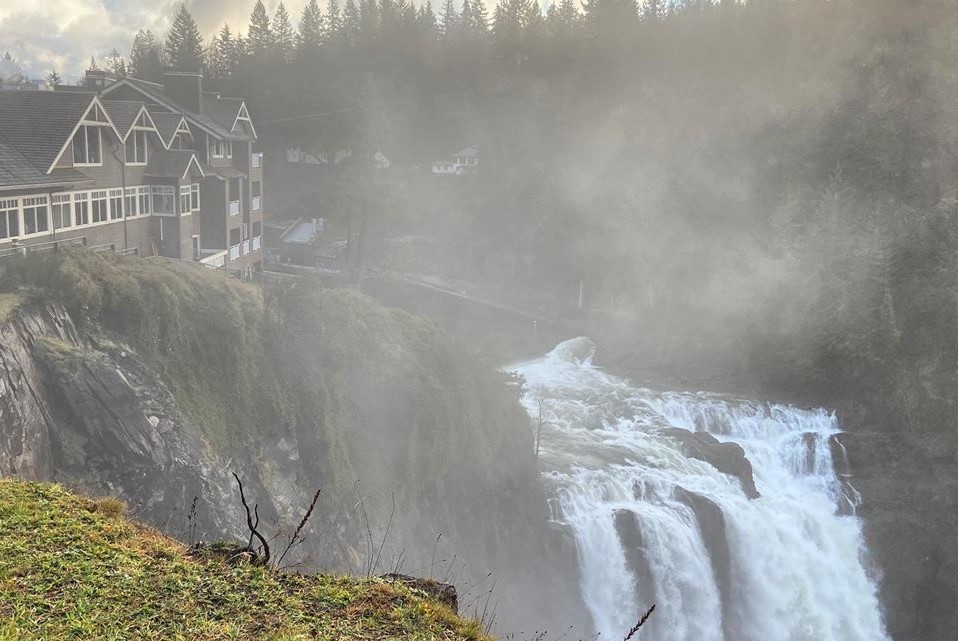 Salish-lodge-getaway-seattle-area-couples-romance-weekend