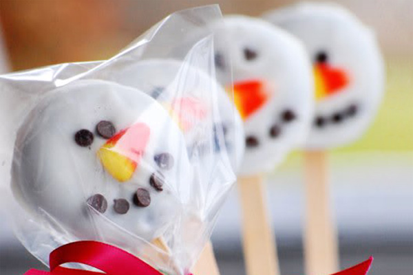 Christmas snowman Oreo cookies by The Idea Room Christmas snowman Oreo cookies by The Idea Room