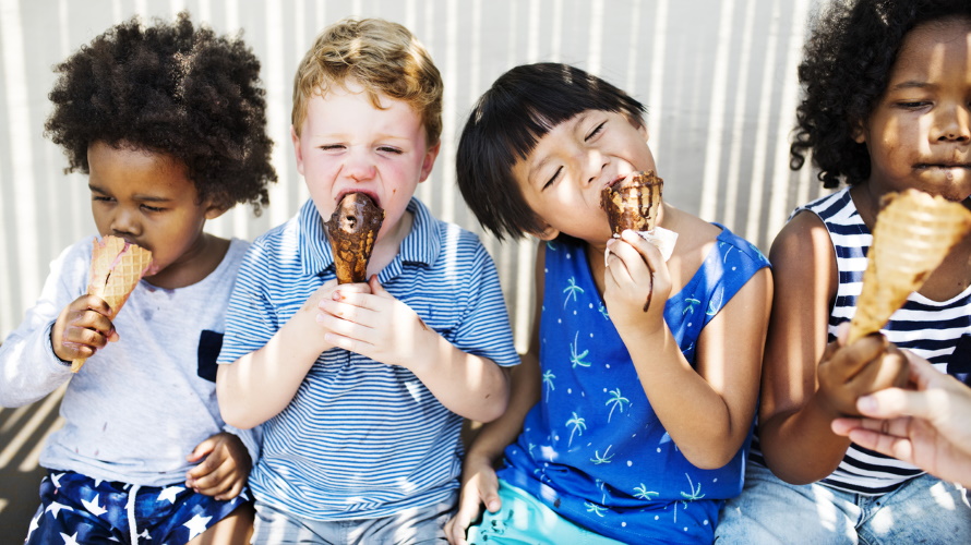 kids-eating-ice-cream