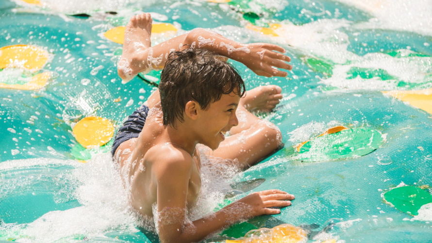 kids-on-slip-and-slide