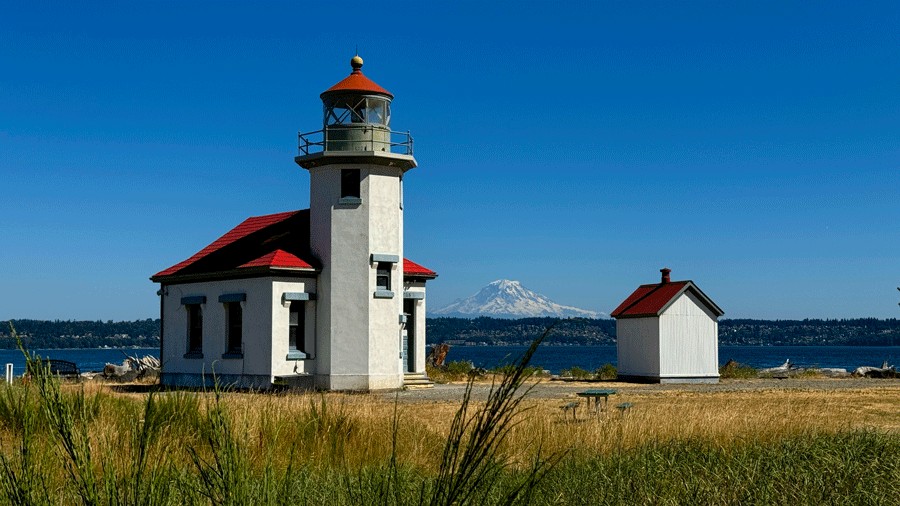 point robinson lighthouse on Vashon Island, a unique rental for families 
