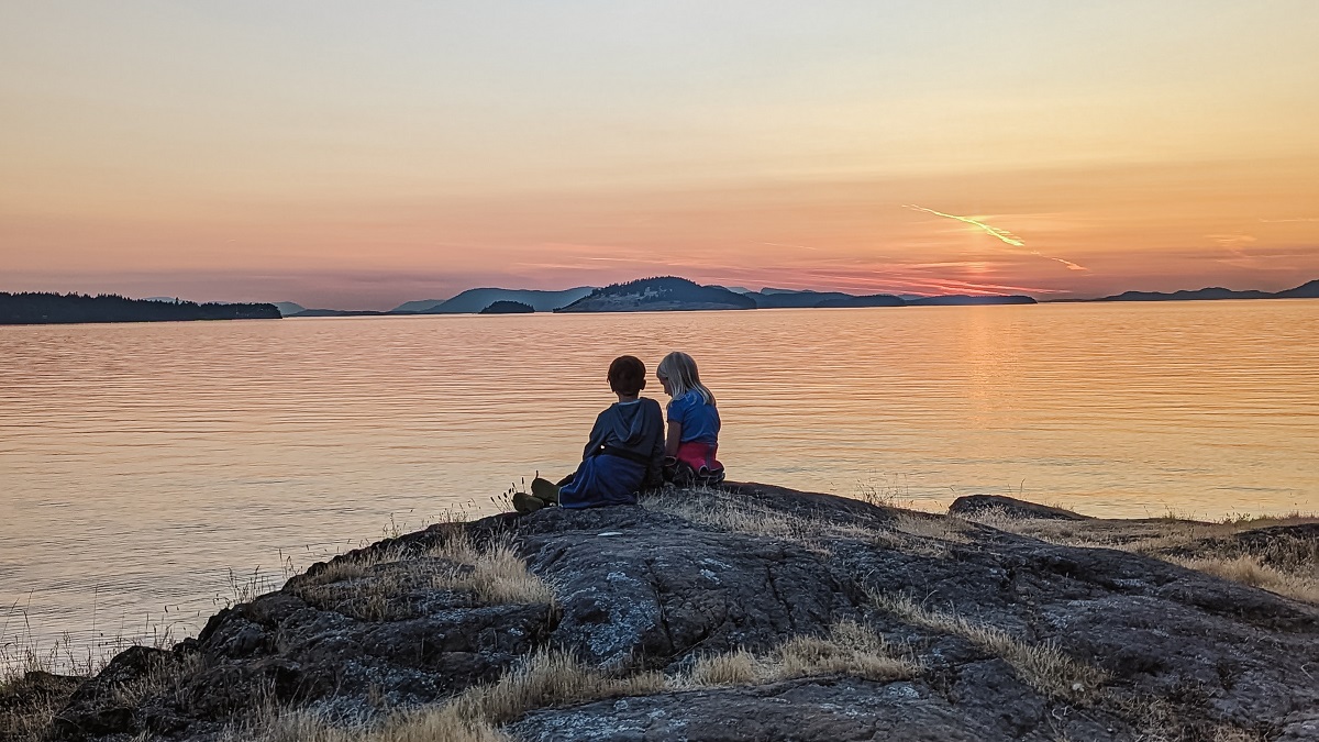 San Juan Islands family kayaking trips to Jones Island feature gorgeous summer sunset viewpoints