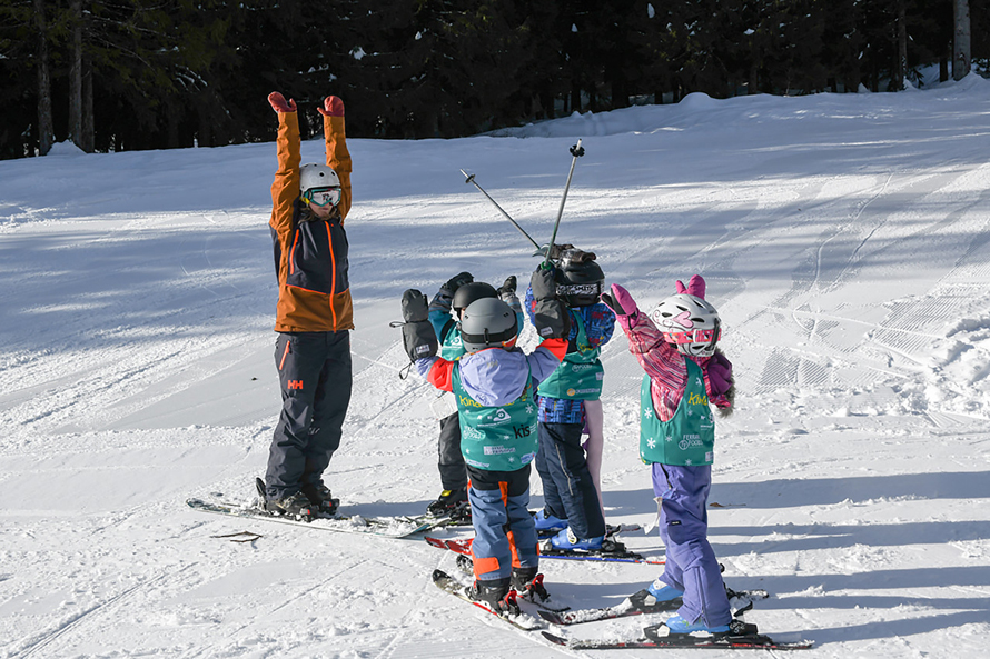 red mountain kids in ski class