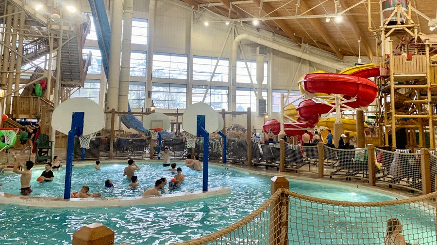 Great Wolf Lodge Water Park tips for parent, waterslides and pool games to play