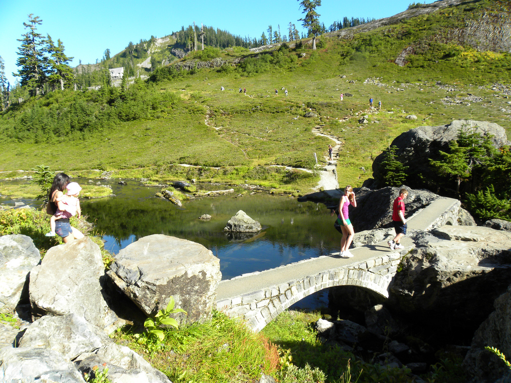 Best-hikes-to-lakes-Washington-families-kids-Bagley-Lake-Mount Baker