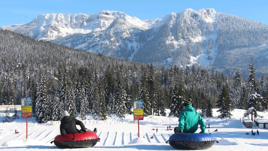 family at the top of the tubing hill at summit at snoqualmie