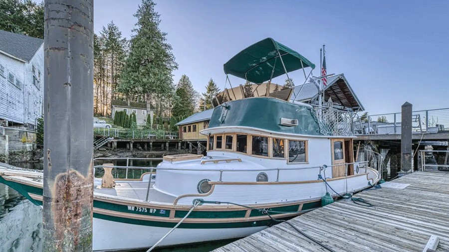 Boat docked near Seattle available to rent for families