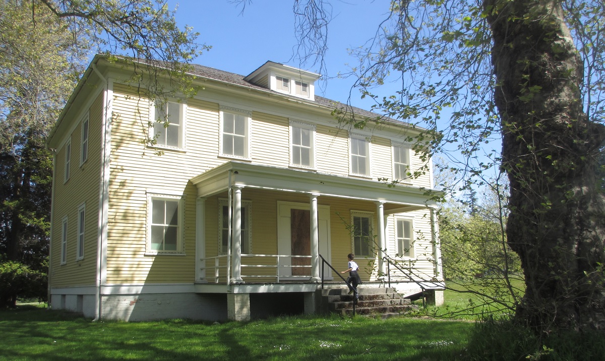 Discovery-Park-seattle-fort-lawton-historic-building-school-fun-things-to-do-with-kids