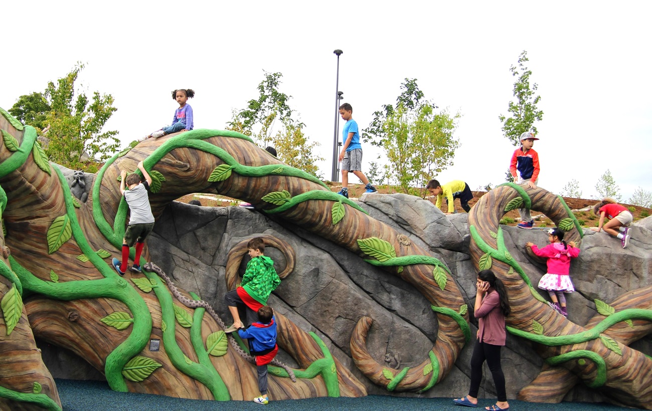 Inspiration-Playground-kids-playing-best-eastside-parks-kids-families-bellevue