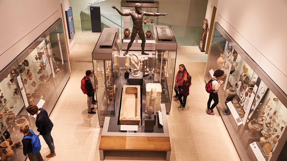 kids in a museum looking at art
