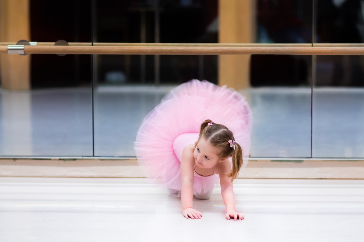 toddler-in-ballet-class