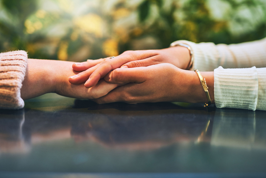 25 Practical Ways to Help a Friend Through the Illness or Death of a Spouse