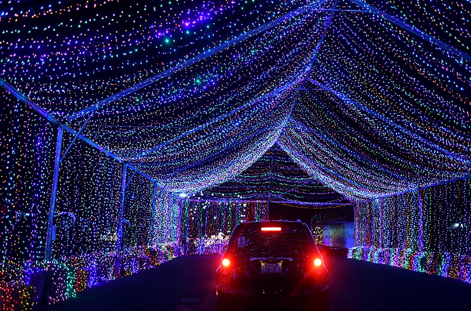 Holiday magic at the fair drive through holiday show for seattle area families 2020