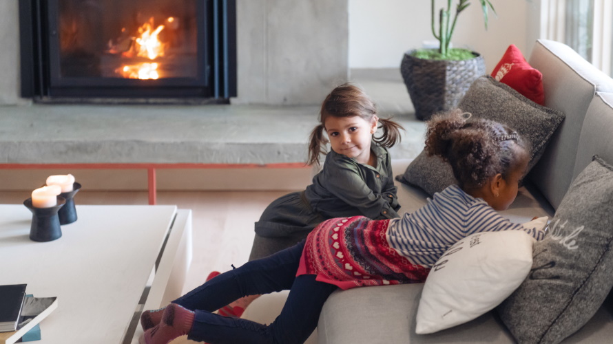Kids-playing-in-cozy-sitting-room