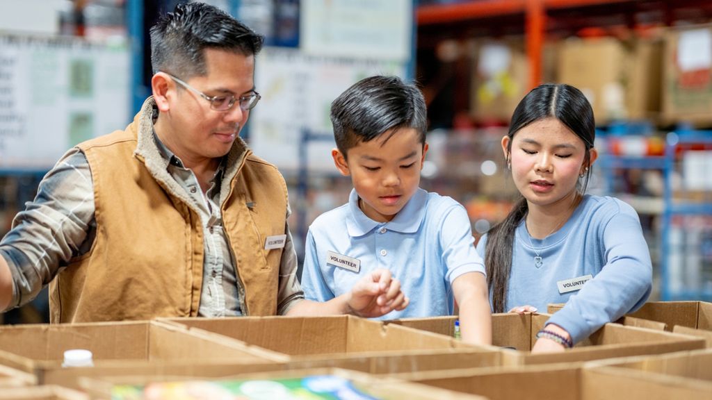 How Seattle-Area Families Can Give Back During the Holidays