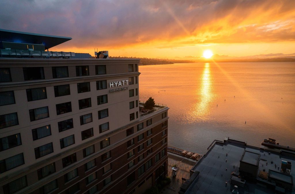 Waterfront Christmas Market at Hyatt Regency Lake Washington