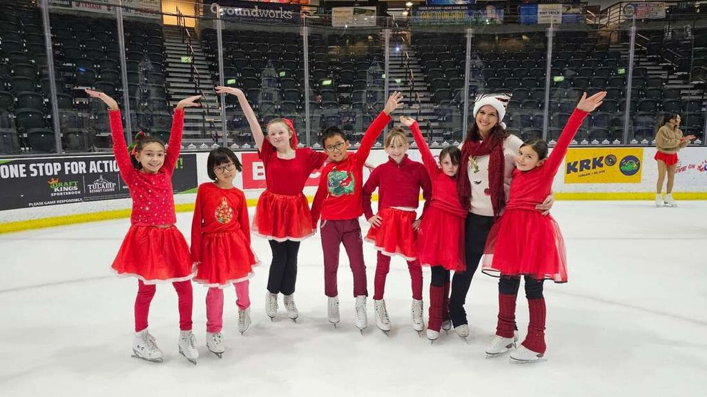 December to Remember: Christmas on Broadway, Everett Style