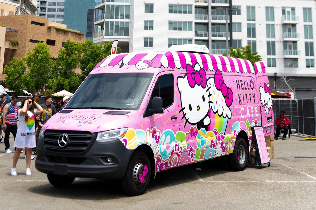 Hello Kitty Truck at The Landing