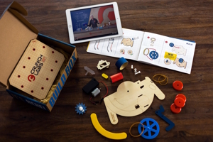 CrunchLabs Build Box gift contents