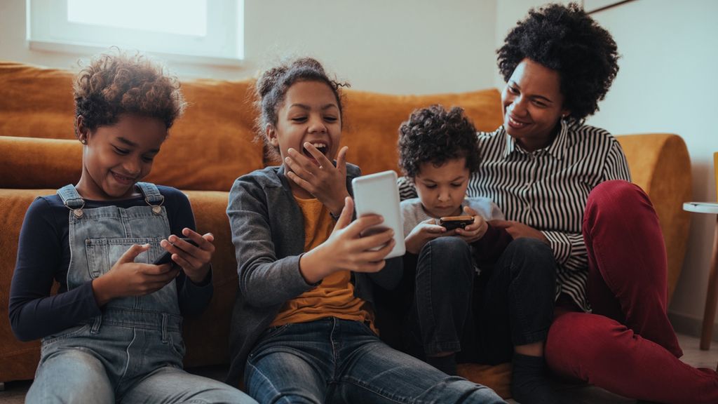 9 Great Apps for Family Game Night