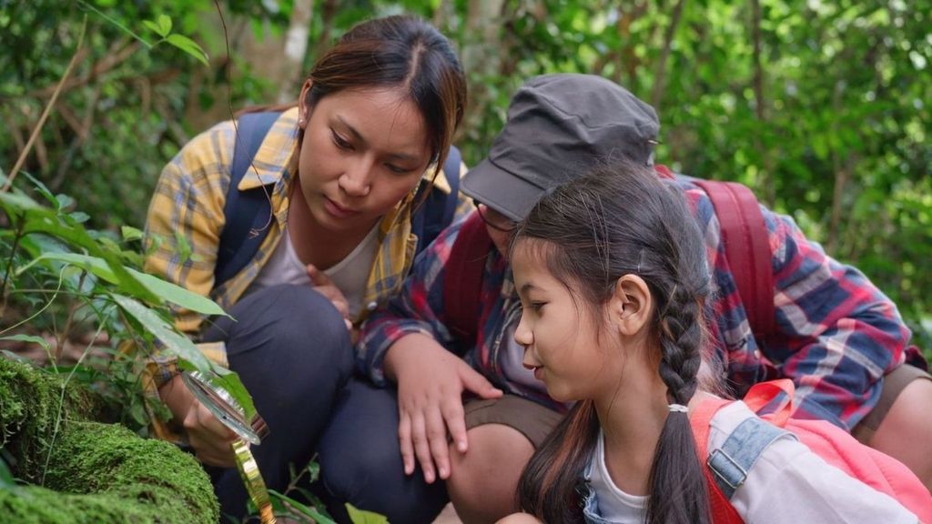 Explore the Outdoors! Simple Science Adventures for Kids in Nature