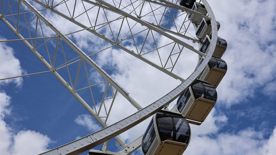 Great Wheel cabins rotating overhead on Seattle Waterfront