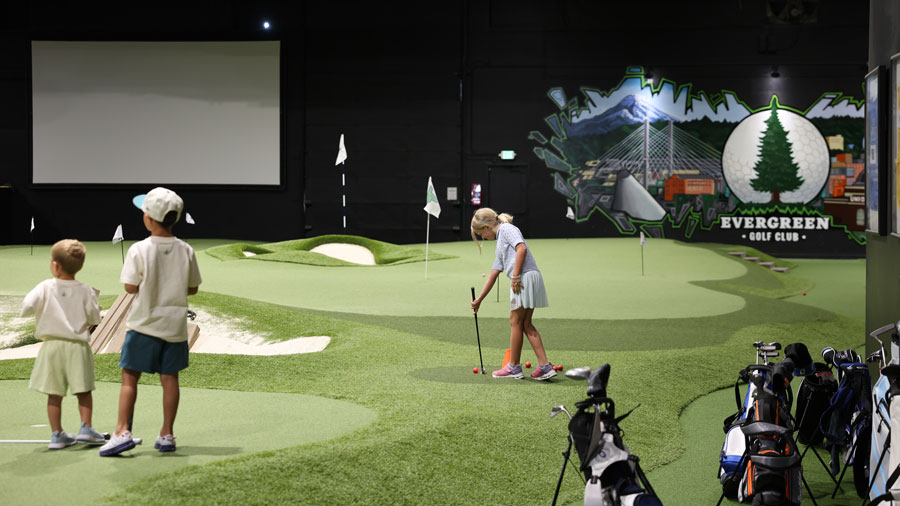 kids practicing golfing at the largest indoor golf facility near Seattle