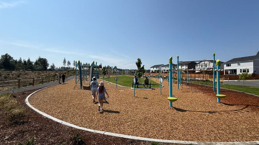 kids walking up to the course at Tehaleh